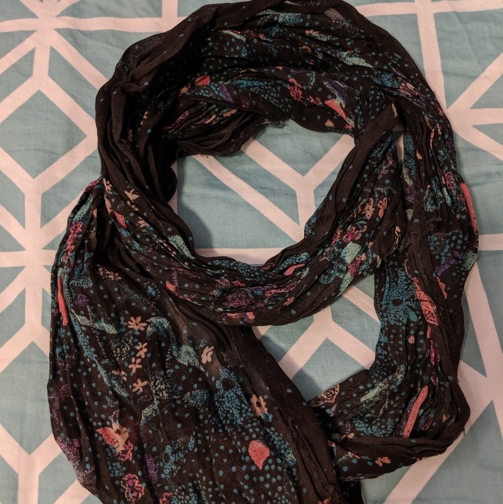 Floral Circle Scarf